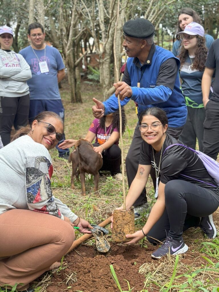 Mais de 200 adolescentes apresentam problemáticas e soluções durante a COP 30