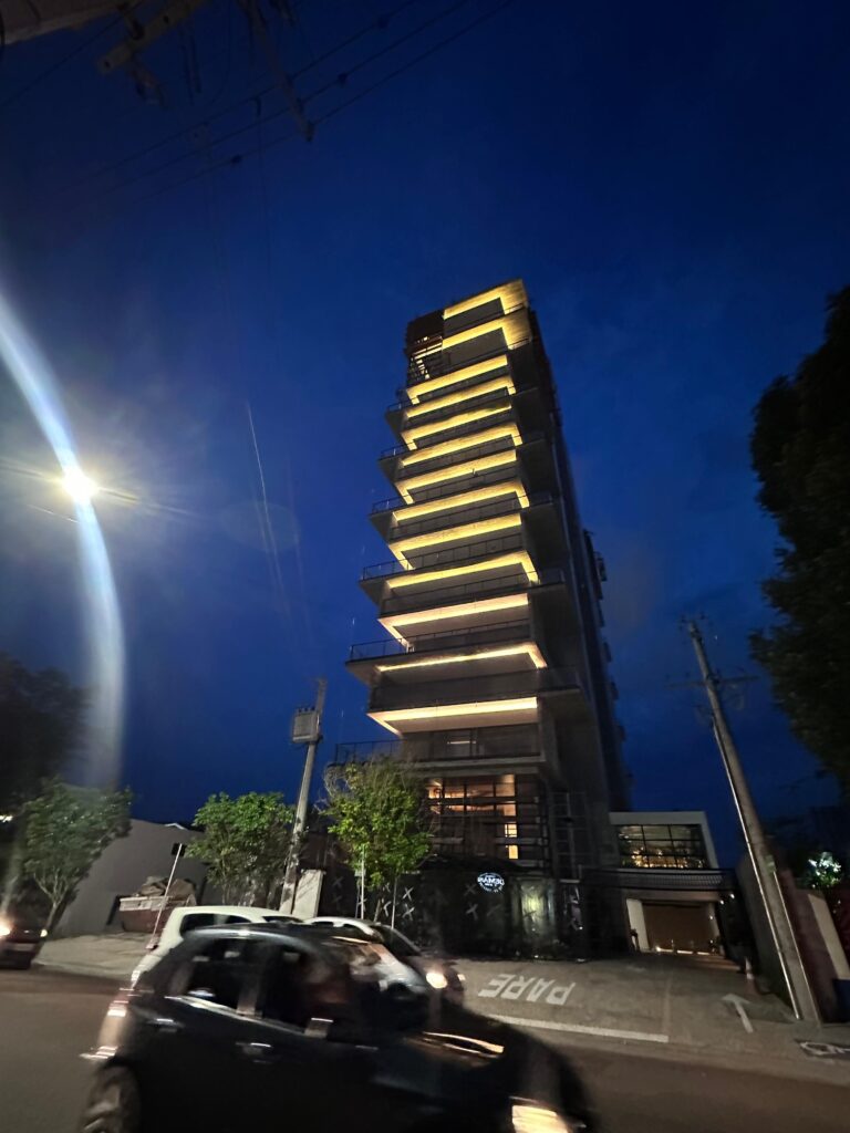 Imóvel de alto padrão em Manaus avança para fase final com iluminação arquitetônica